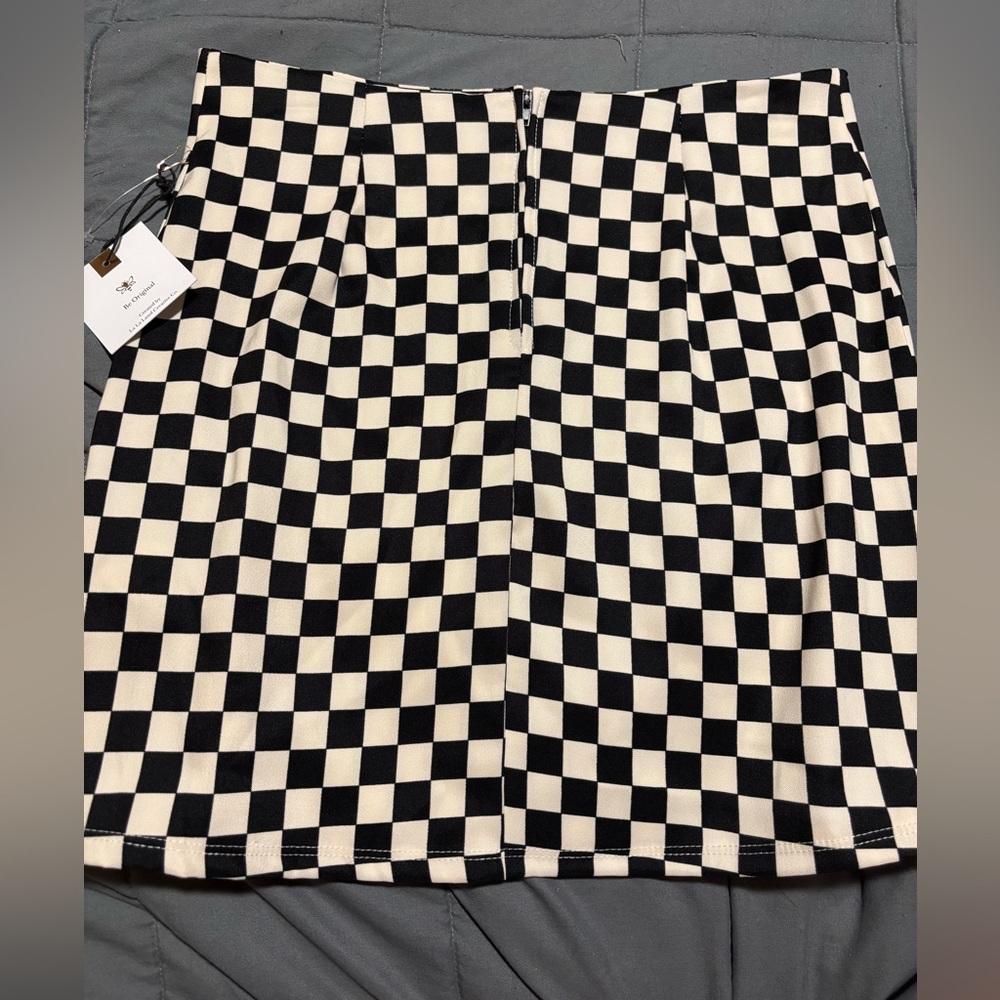 ORIGINALITY. Black and Cream Checkered Skirt Juniors Size Large - Picture 5 of 7